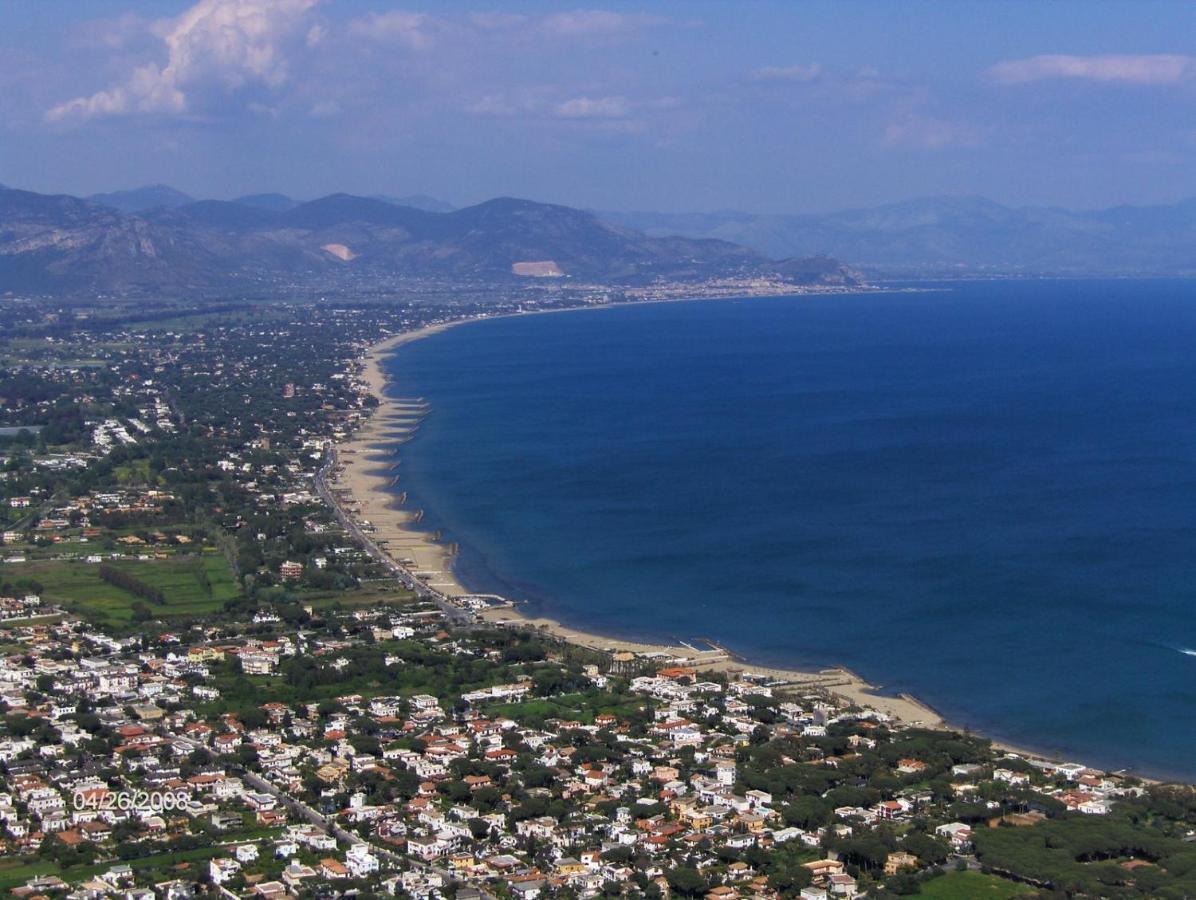 Regina Sul Mare Villa Terracina Buitenkant foto