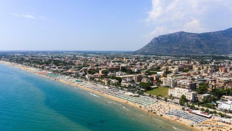 Regina Sul Mare Villa Terracina Buitenkant foto